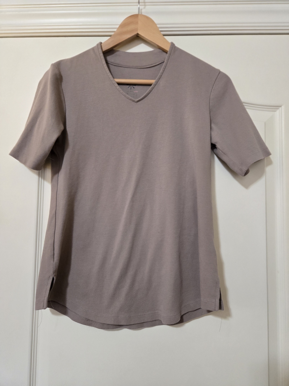 Isaac Mizrahi Short Sleeve V-Neck Tee in Light Taupe Soft Cotton Layering Fall